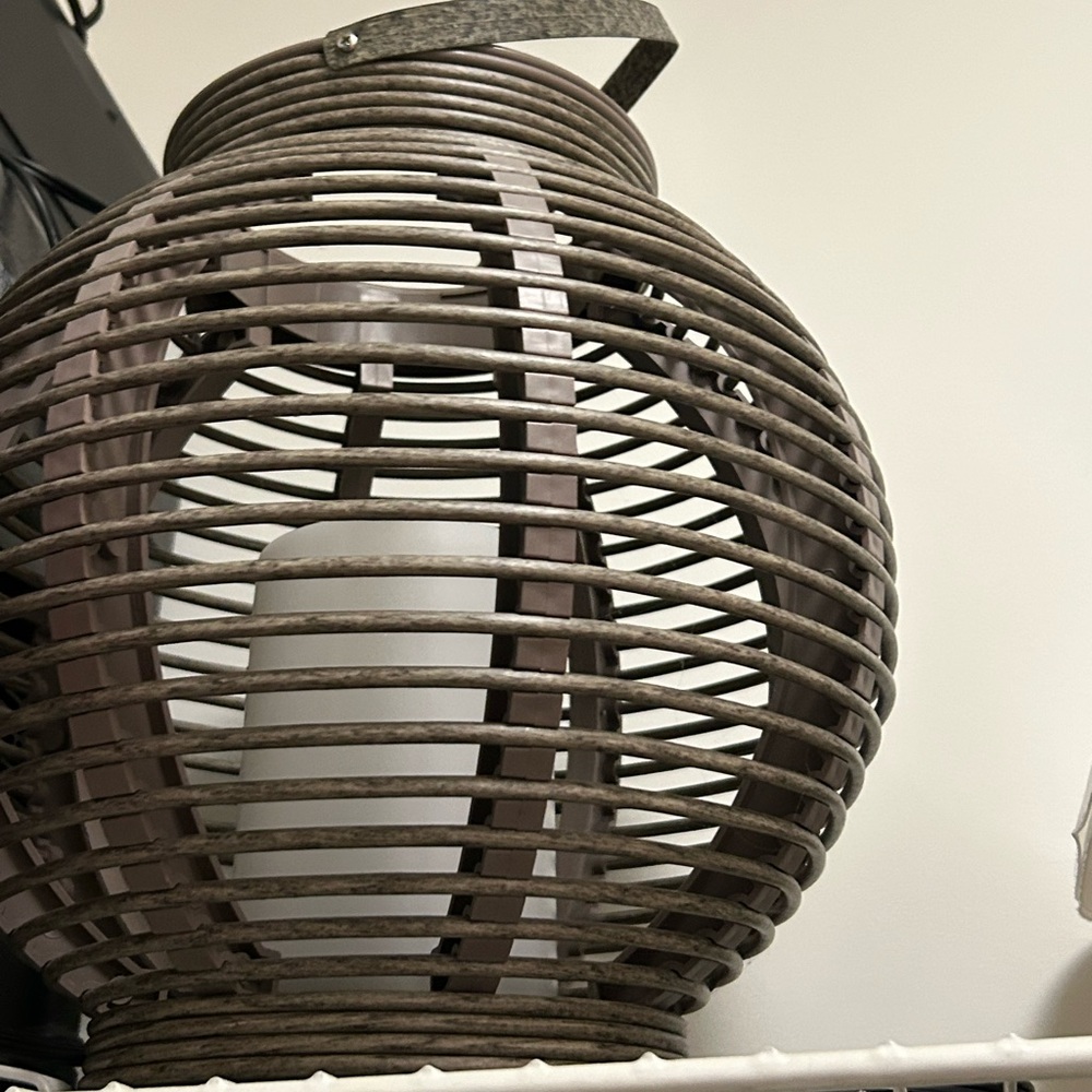 Lateen with fake battery operated candle